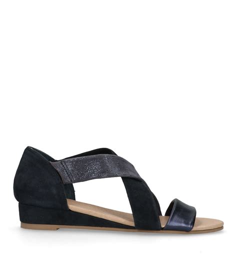 donker blauwe nike dames|blauwe sandalen dames.